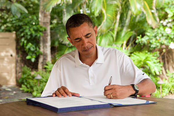 Obama in Hawaii / Pete Souza, Public domain, via Wikimedia Commons