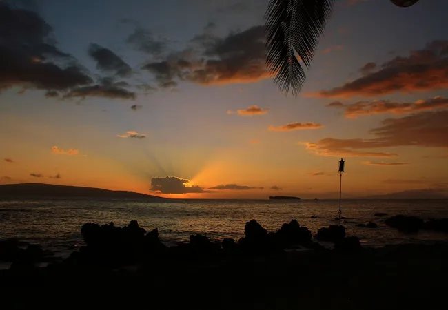 Best Places to Catch a Sunset in Maui | Photo by Shawn, CC BY-SA 2.0, via Wikimedia Commons