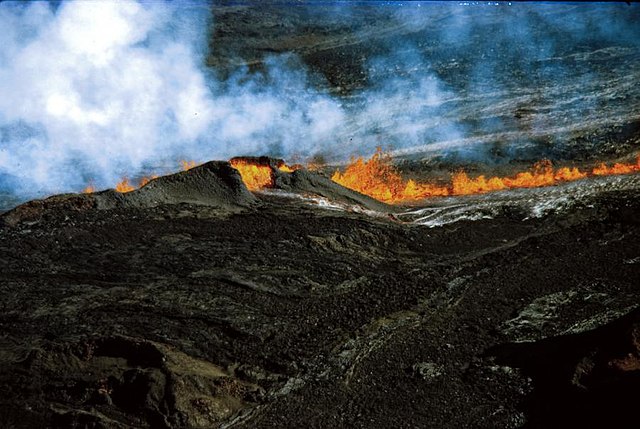 Mauna Loa Eruption / USGS, Public domain, via Wikimedia Commons