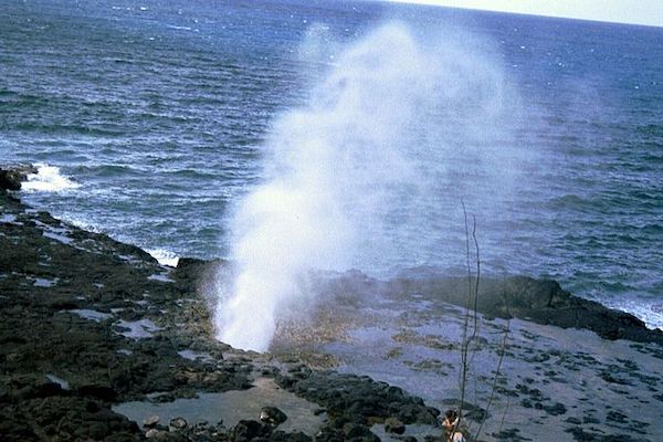 Spouting Horn / Bgabel, Public domain, via Wikimedia Commons