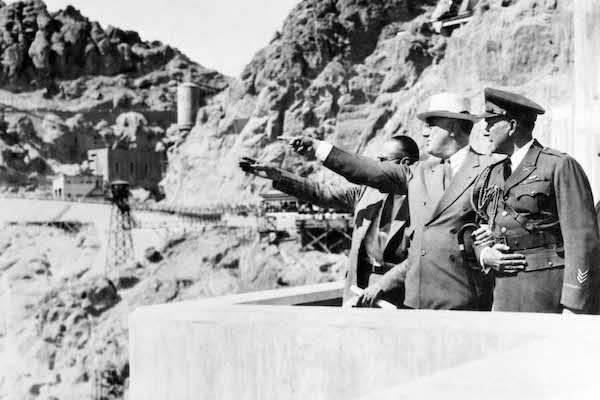 FDR visits the Hoover Dam (1935) / Image from the Library of Congress