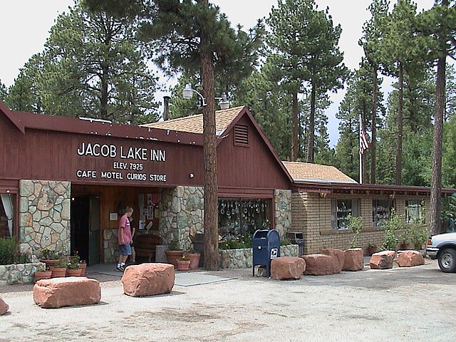 facade of jacob lake inn