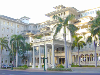 moana surfrider hotel front view